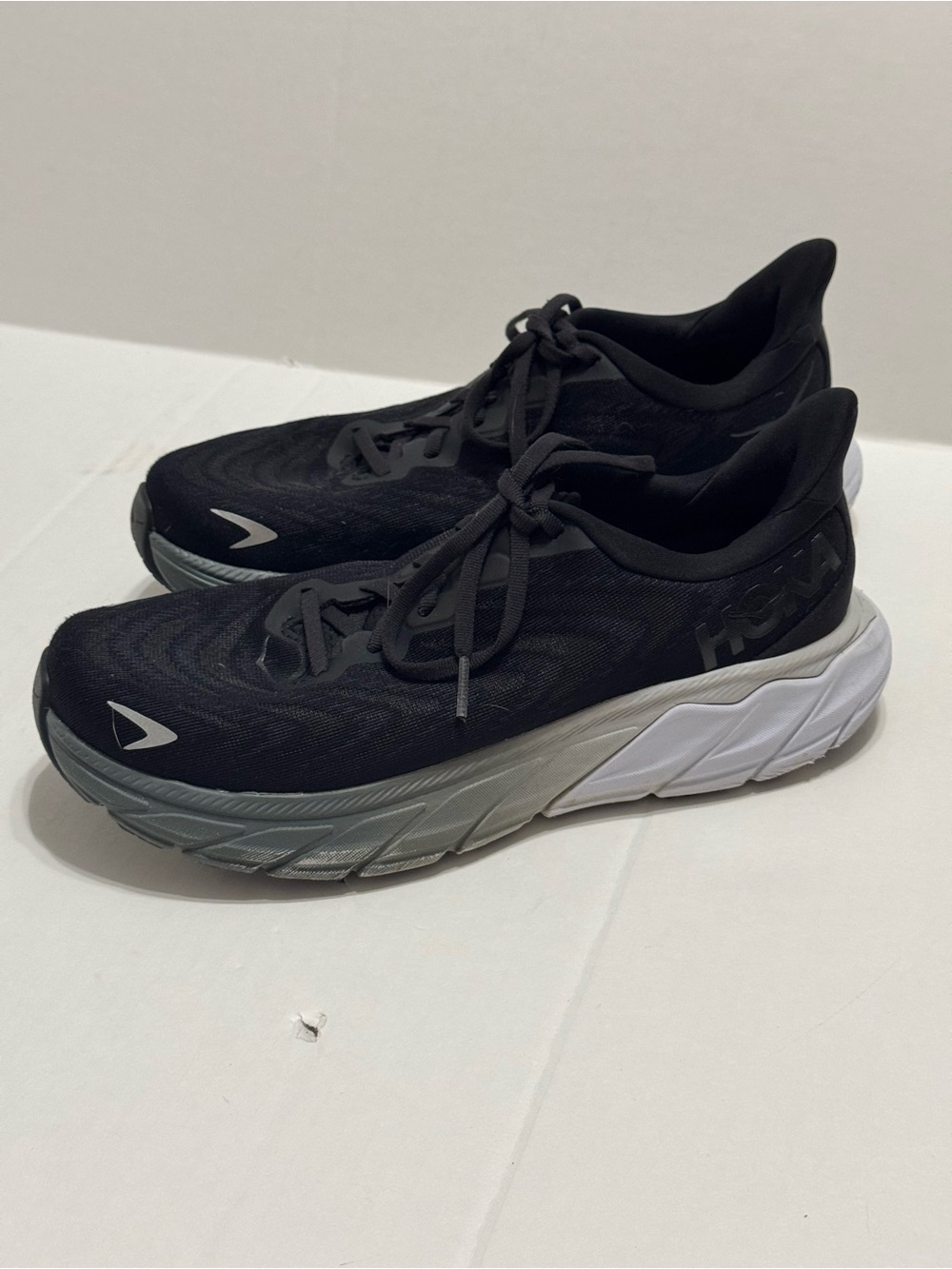 Hoka One One Arahi 6 Women's Running Shoes Black and White Size 9B